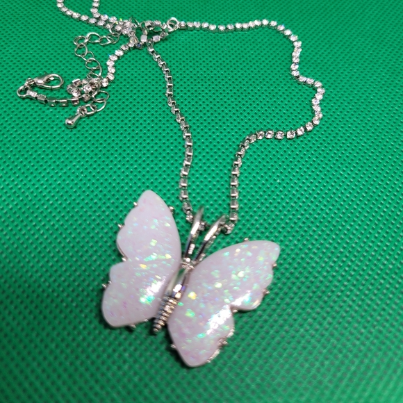 Elegant Silver Butterfly Pendant Necklace - Picture 4 of 5
